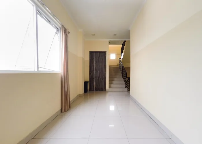 Reddoorz Plus Near Mall Ciputra Jakarta
